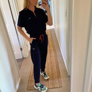 Lago Scrub Set (similar to FIGS) -- NAVY (L/XL)